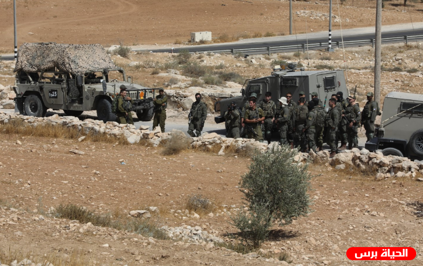 الاحتلال يصيب ثلاثة عمال قرب الخليل ويعتقلهم